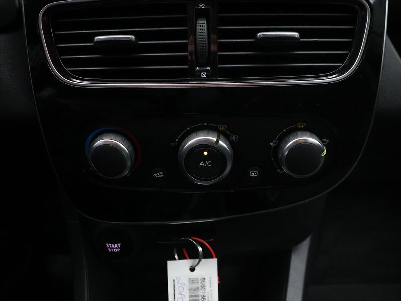 Renault Clio 1,2 16v 55kW Advantage CZ - fotka 19 z 27