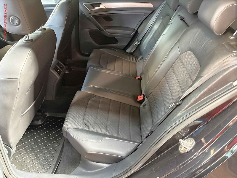 Volkswagen Golf (2014) 2.0 TDi, AC, ACC, Navi - fotka 10 z 17
