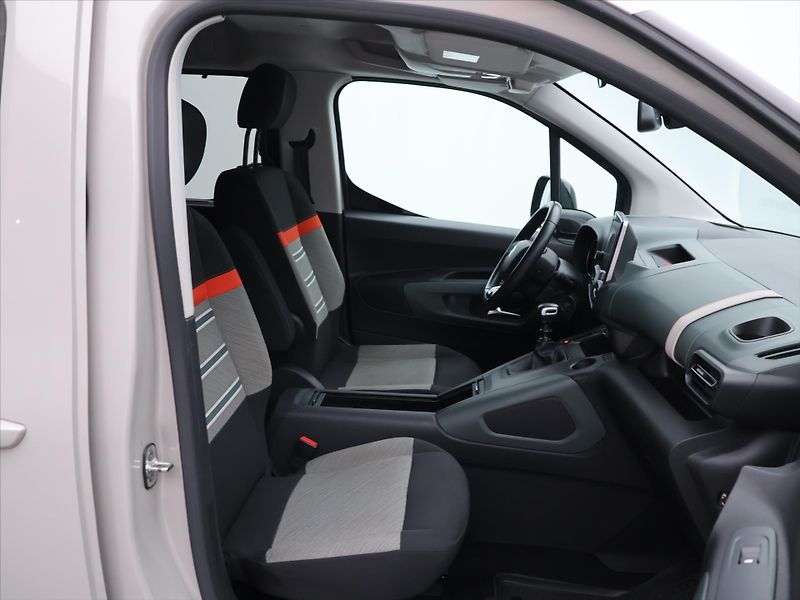 Citroën Berlingo 1,5 BlueHDI 96kW Shine XL CZ - fotka 12 z 25