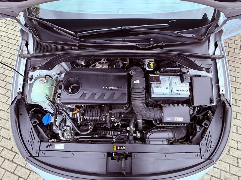 Hyundai i30 1.4 T-GDi Premium Aut., Servis - fotka 33 z 34