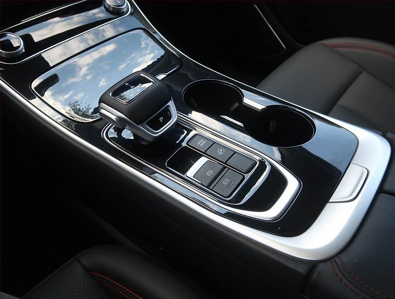 Dongfeng T5 EVO (2024) Luxury 1.5 Turbo - fotka 13 z 22