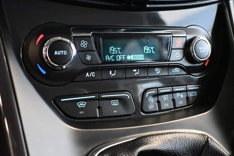 Ford Kuga (2015) 2.0 4x4 TITANIUM TDCi - fotka 15 z 26