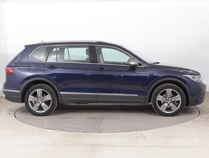 Volkswagen Tiguan Allspace (2023) 2.0 TDI - fotka 6 z 17