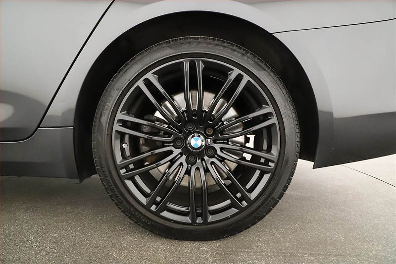 BMW Řada 5 (2018) Luxury Line 540i xDrive - fotka 20 z 20