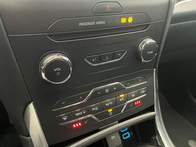 Ford Galaxy 2,0 TDCi Titanium 132kw manuál - fotka 26 z 64