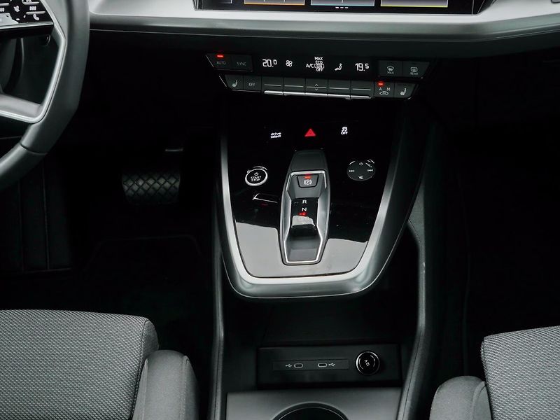 Audi Q4 e-tron 40 Sportback Keyless Asistence - fotka 17 z 18