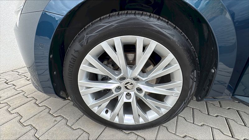 Škoda Superb (2024) COM GRT STY 4X4 TD 140/2.0 A7A - fotka 19 z 24