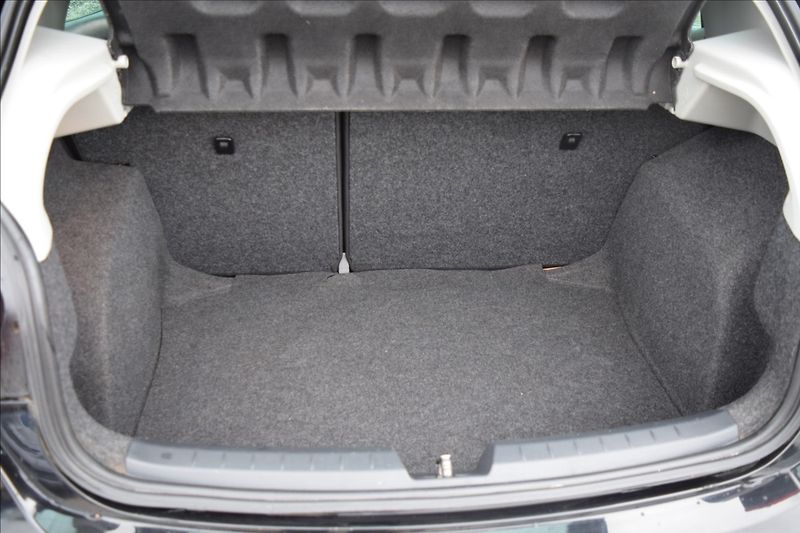 Seat Ibiza 1,2 i 66KW FR-LINE NÍZKÉ KM - fotka 14 z 39