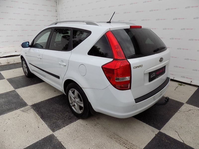 Kia Ceed (2012) 1.6GDi/2.Maj.ČR/Klimatizace/ - fotka 3 z 34