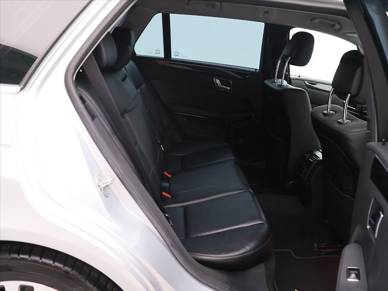 Mercedes-Benz Třídy E 3,0 350CDI 170kW CZ Avantgarde - fotka 14 z 35