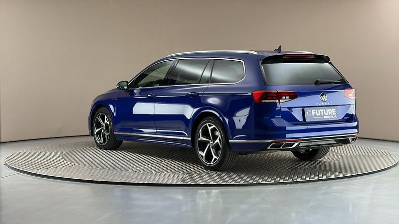 Volkswagen Passat 2.0 TDI DSG 4MOTION R-Line Var - fotka 2 z 29