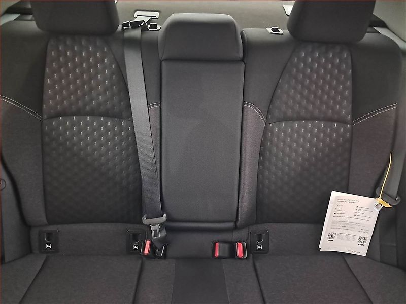 Toyota Corolla (2024) 1.8 Hybrid - fotka 10 z 23