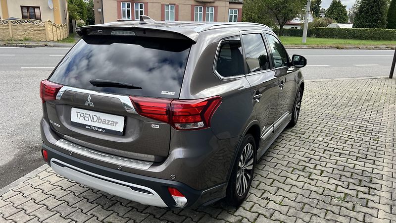 Mitsubishi Outlander INSTYLE 2,0 MIVEC 4X4 A/T - fotka 3 z 16