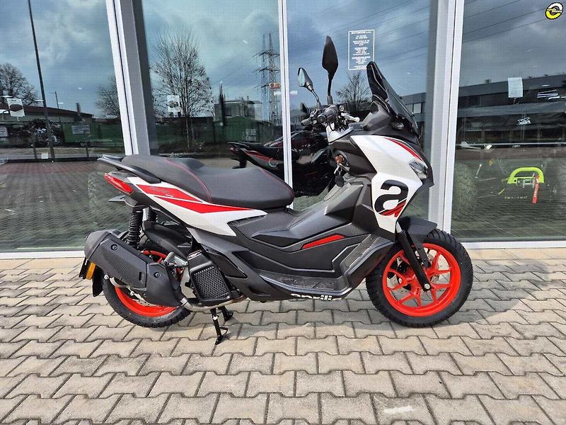 Aprilia SR GT 125 (2026) SPORT - AKČNÍ CENA - fotka 3 z 62