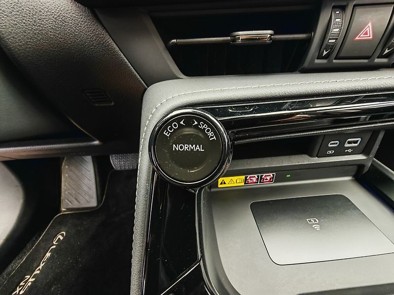 Lexus NX 350h 350h PRESTIGE PLUS TECH - fotka 38 z 45