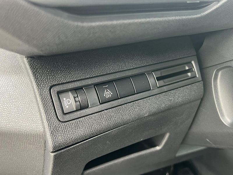 Peugeot 3008 (2022) 1.5 HDI 130 KAMERA ČR NOVÉ - fotka 16 z 18
