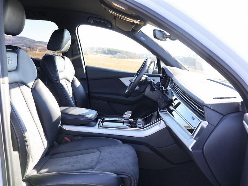 Audi Q7 3,0 TDI quattro tiptronic S li - fotka 13 z 42