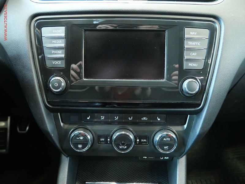 Škoda Octavia (2014) 2.0 TDi, RS, navi, park.asist - fotka 13 z 19