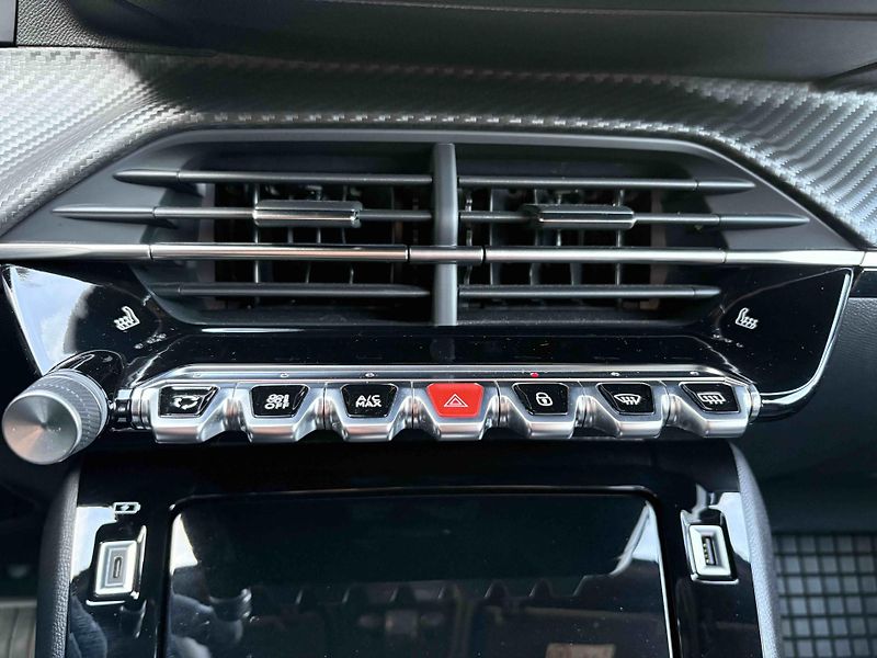 Peugeot 2008 (2023) AllurePack 1.2 PureTech EAT8 - fotka 24 z 37