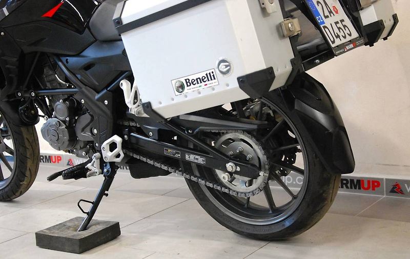 Benelli TRK 251 (2022) hezký stav, 2. maj, původ ČR - fotka 19 z 20