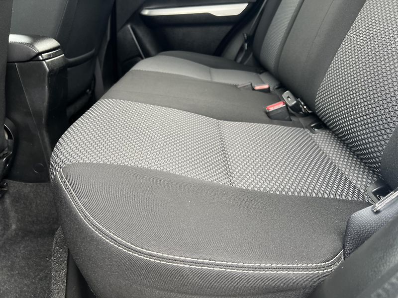 Suzuki Vitara 1.6DDiS 4x4 KLIMA KAMERA ALU - fotka 25 z 42