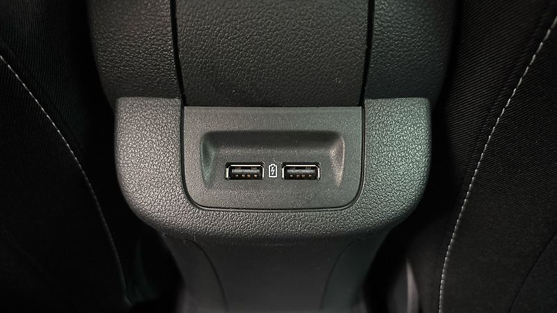 Škoda Fabia 1.0 TSI Ambition Combi - fotka 21 z 25