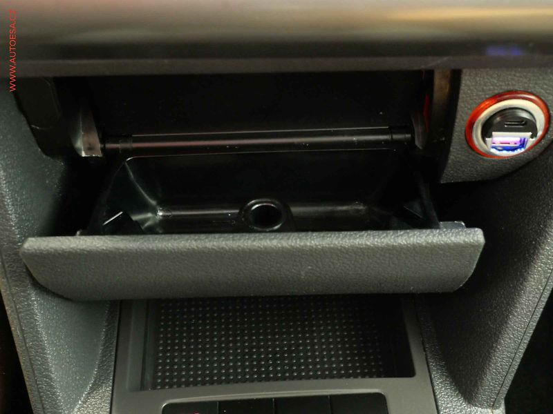 Volkswagen Touran (2008) 1.6i - fotka 19 z 22