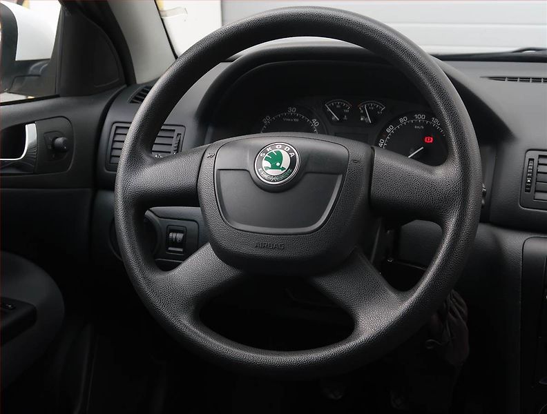 Škoda Octavia (2010) Ambiente 1.9 TDI , nová STK - fotka 14 z 16