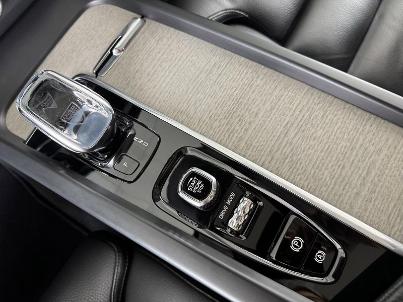 Volvo XC60 T8 AWD*Recharge*REZERVACE! - fotka 23 z 36