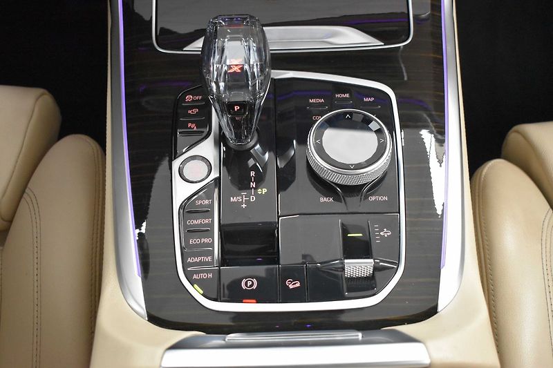 BMW X7 xD40d ///M*LASER*VZDUCH*HK*DPH - fotka 54 z 74