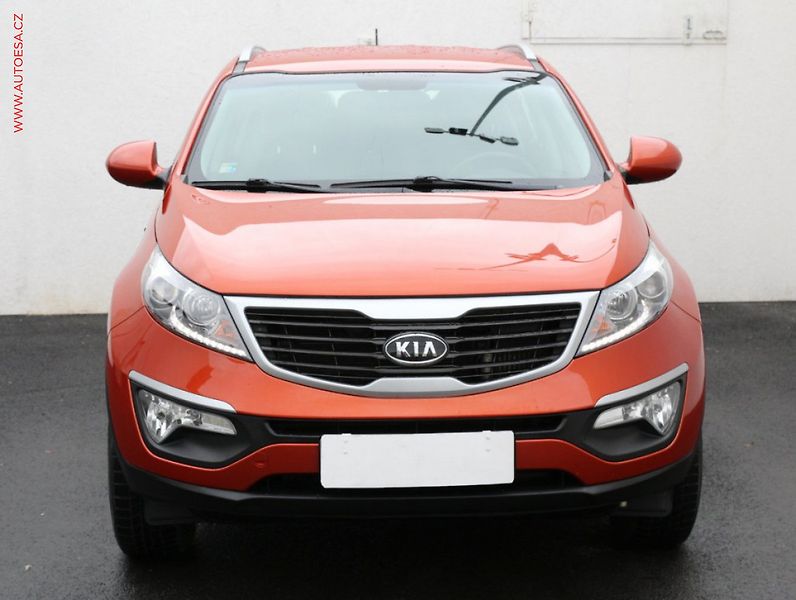 Kia Sportage (2013) 2.0 CRDi 4x4, AC - fotka 2 z 3