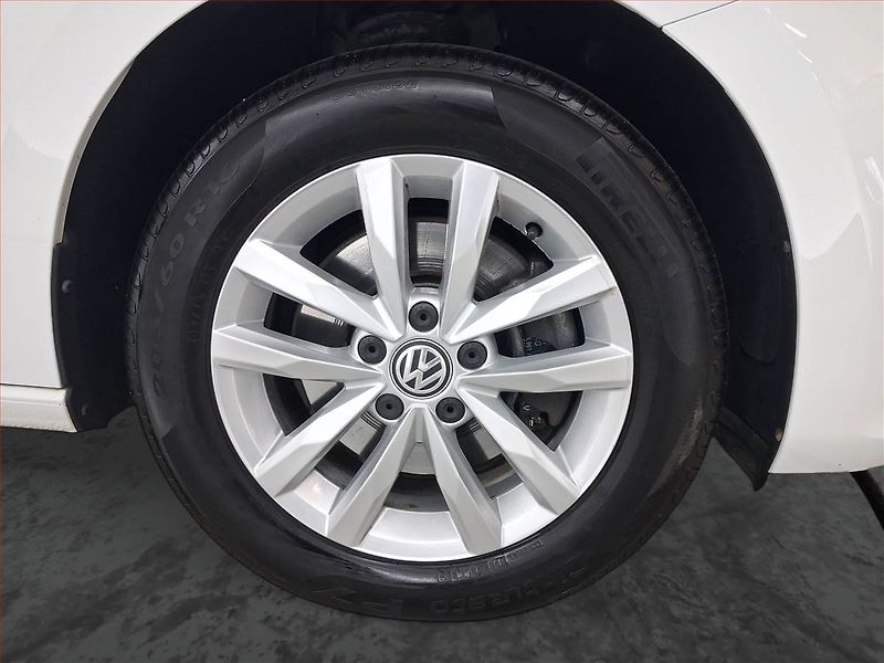 Volkswagen Touran (2019) 1.5 TSI - fotka 15 z 18