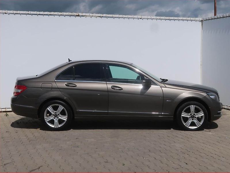Mercedes-Benz Třídy C (2010) C 180, Automat, Xenony - fotka 6 z 17