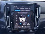 Volvo XC40 B4 FWD ULTRA DARK // 1. maj. - náhled 30
