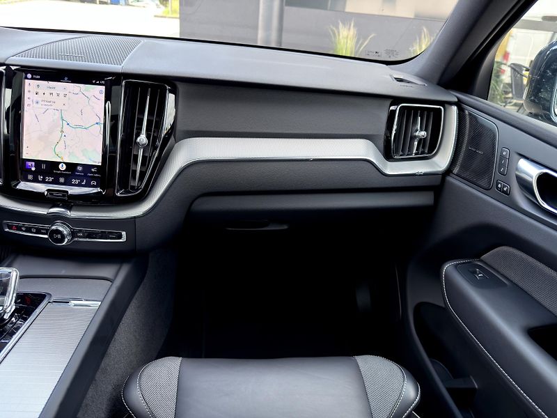 Volvo XC60 T8 AWD RECH.+sada zimních kol  - fotka 22 z 51