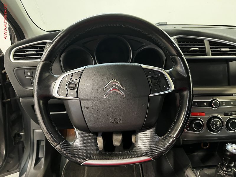 Citroën C4 (2015) 2.0HDi, Shine, bixen, panor - fotka 16 z 17