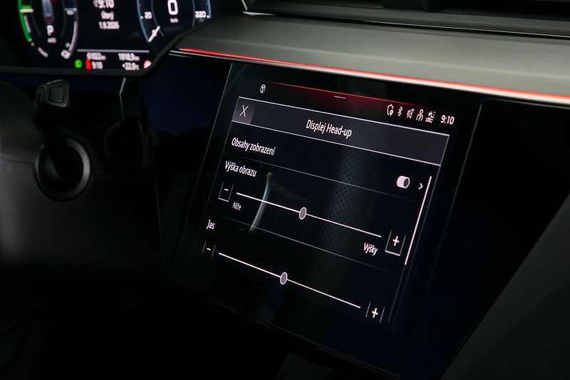 Audi e-tron 55 300kW Matrix Pano NV Tažné - fotka 40 z 47