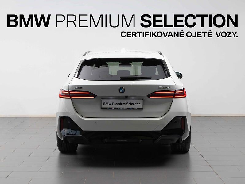 BMW Řada 5 540d xDrive Touring - fotka 4 z 22