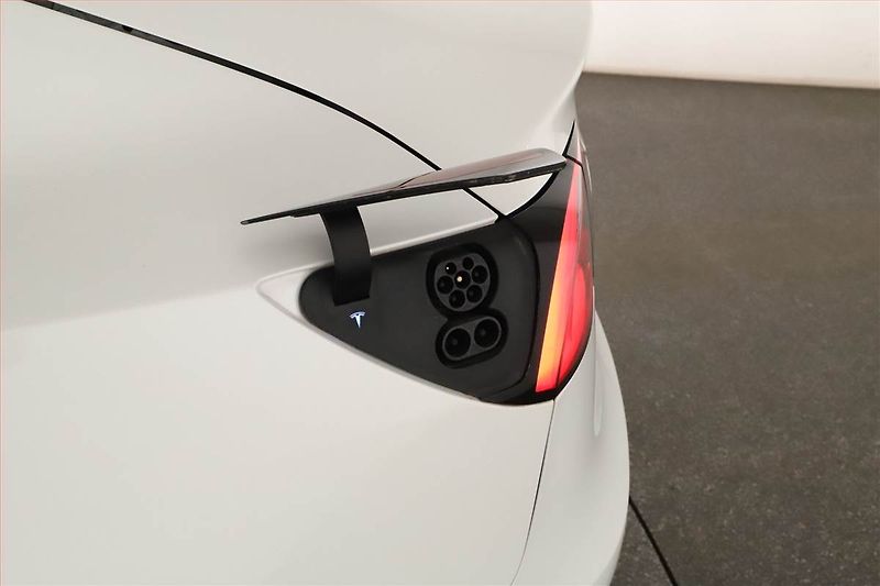 Tesla Model 3 (2021) Long Range 4WD 82kWh, SoH 82% - fotka 24 z 25