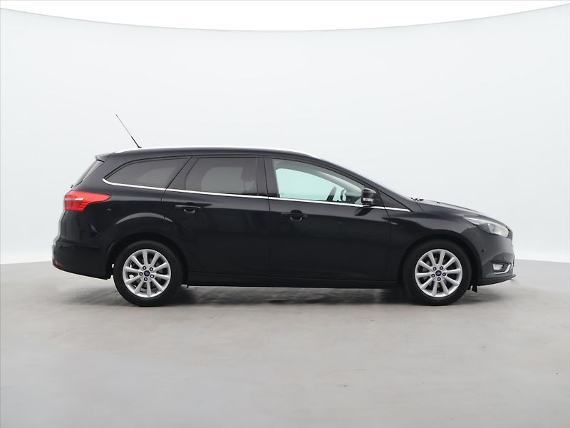 Ford Focus 1.5 TDCI 88kW Aut. Klima Navi - fotka 8 z 31