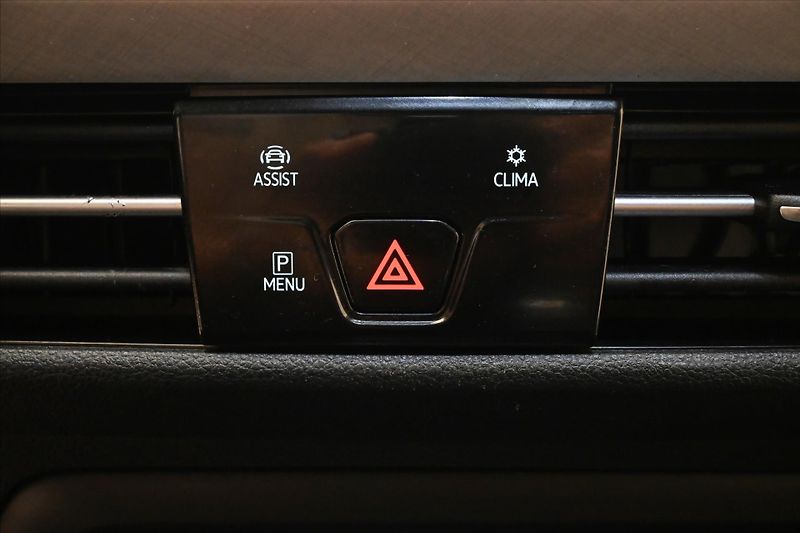 Volkswagen Golf 2,0 TDI 110kW Life LED Záruka - fotka 21 z 31