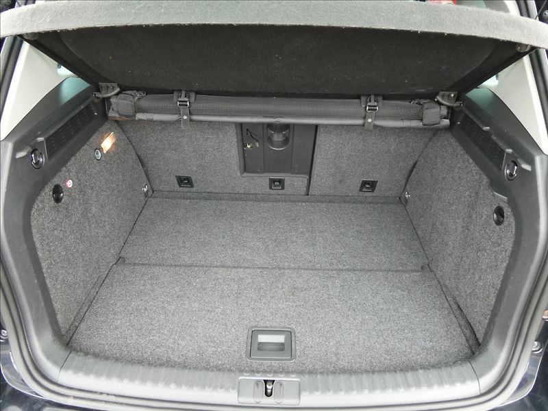 Volkswagen Tiguan 2,0 TDi 130kW Sport 4x4,TZ,nav - fotka 23 z 50