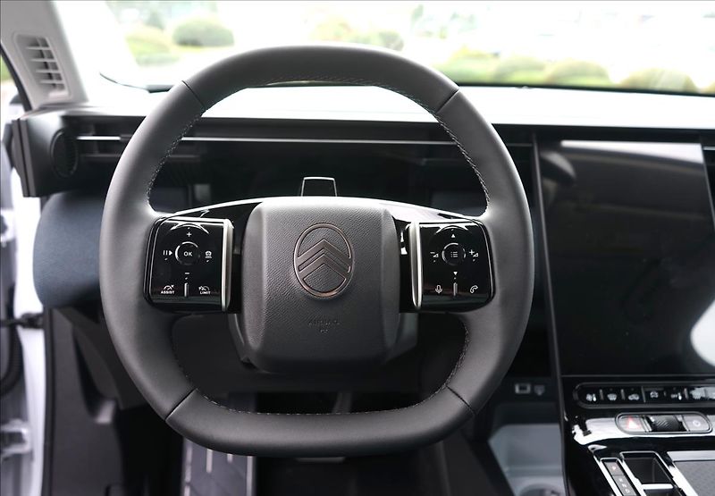 Citroën C5 Aircross (2026) 1,2 Hybrid 145k Automatic PLUS - fotka 14 z 25