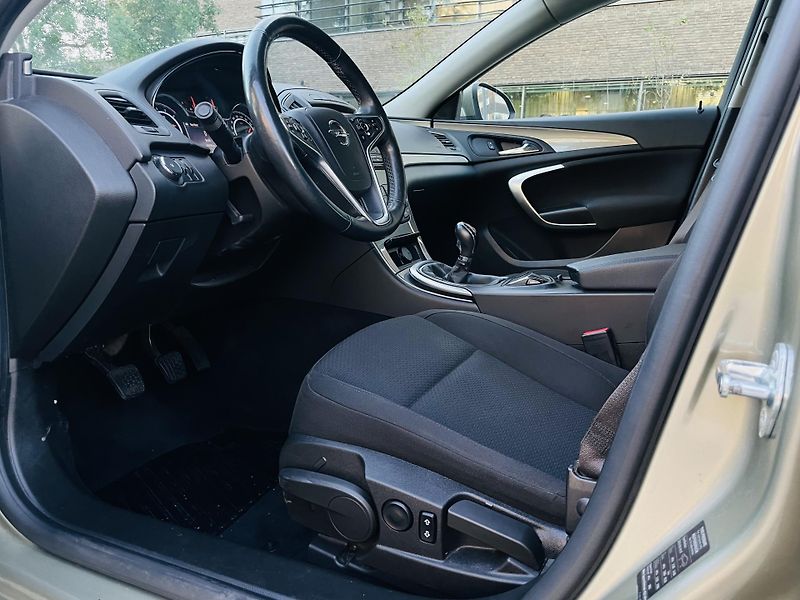 Opel Insignia 2.0CDTi MANUÁL VÝHŘEV LED - fotka 26 z 41