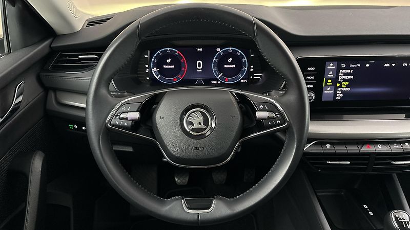 Škoda Octavia 2.0 TDI Ambition Combi - fotka 9 z 23