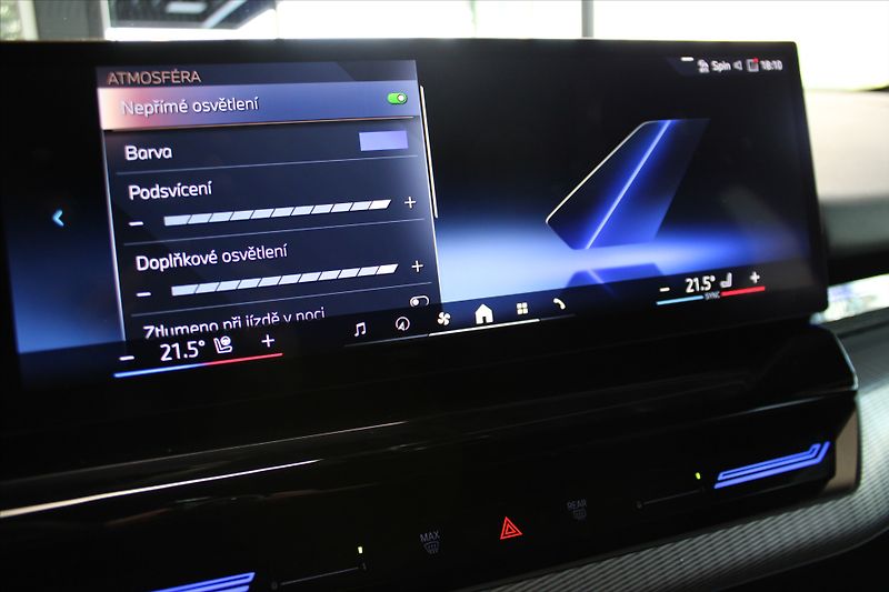 BMW Řada 5 520d xDrive M Sport Pro DAProf - fotka 25 z 35