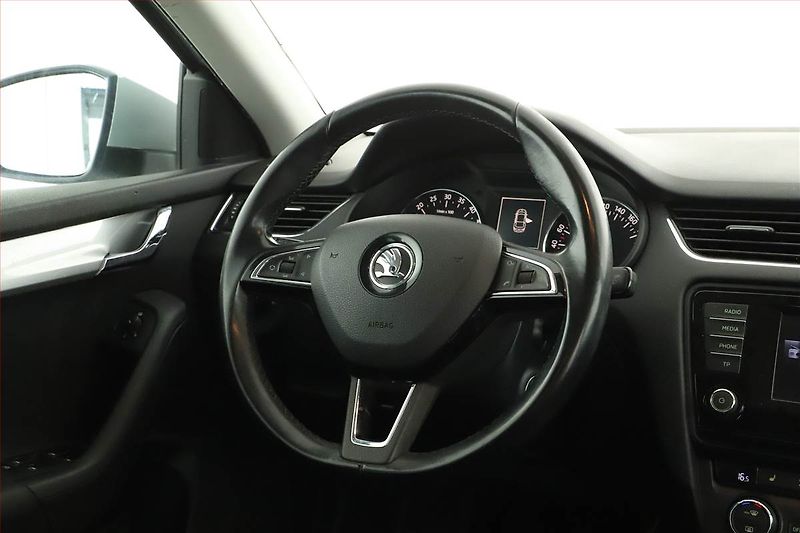 Škoda Octavia (2013) 2.0 TDI, Xenony, Tempomat - fotka 12 z 13