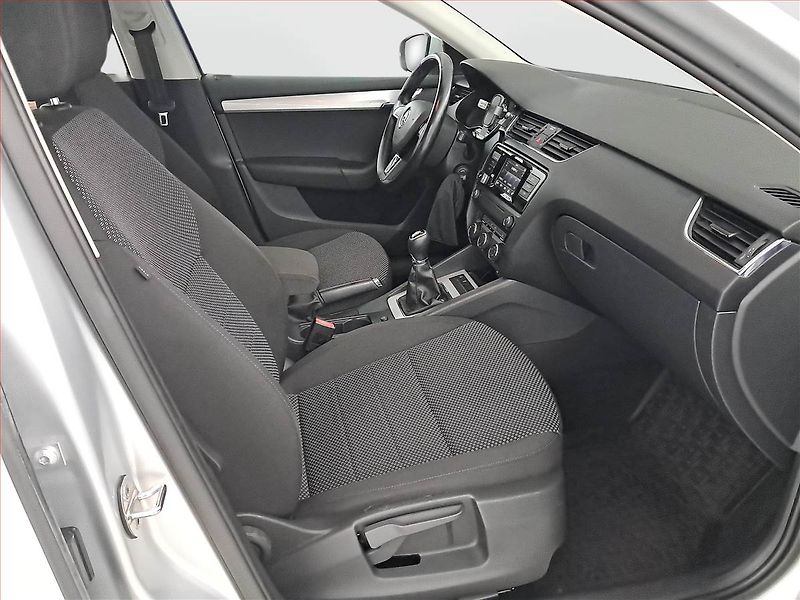 Škoda Octavia (2016) 1.6 TDI, Tempomat - fotka 9 z 14