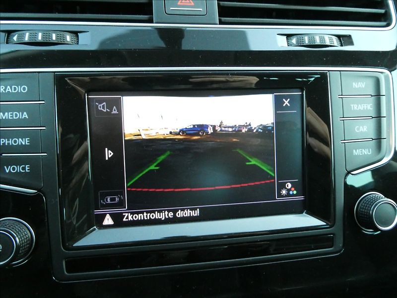 Volkswagen Golf 1,6 TDi 81kW,CUP,4x4,serviska - fotka 33 z 50
