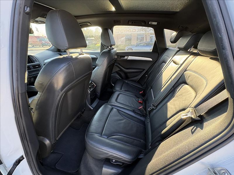 Audi Q5 3,0 TDi176kW 3x S-line,Max výb - fotka 37 z 50